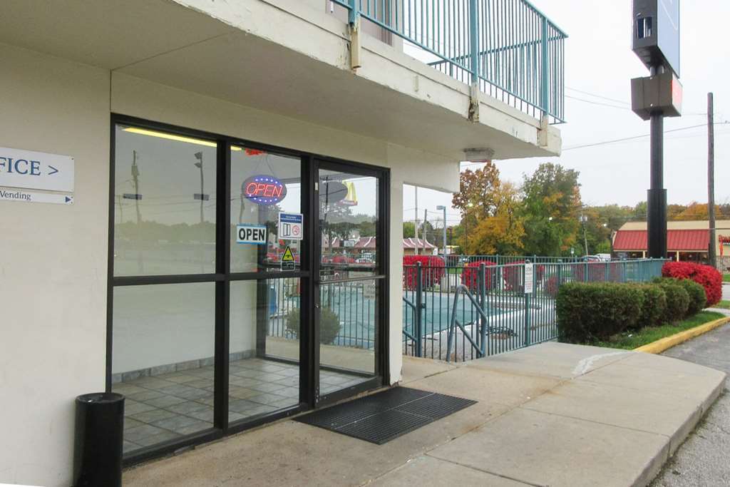 Oyo Hotel South Bend - Campus Exterior photo